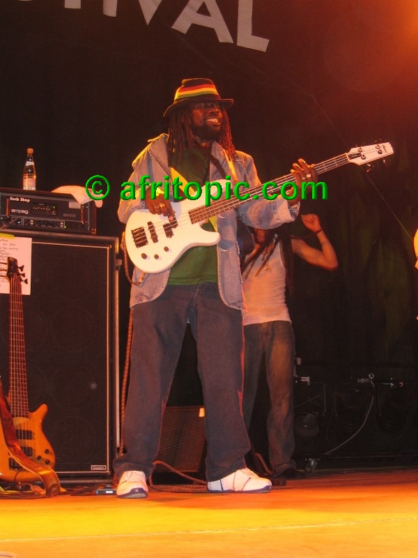 ../Images/AfricaFestival-27-28May05 214.jpg